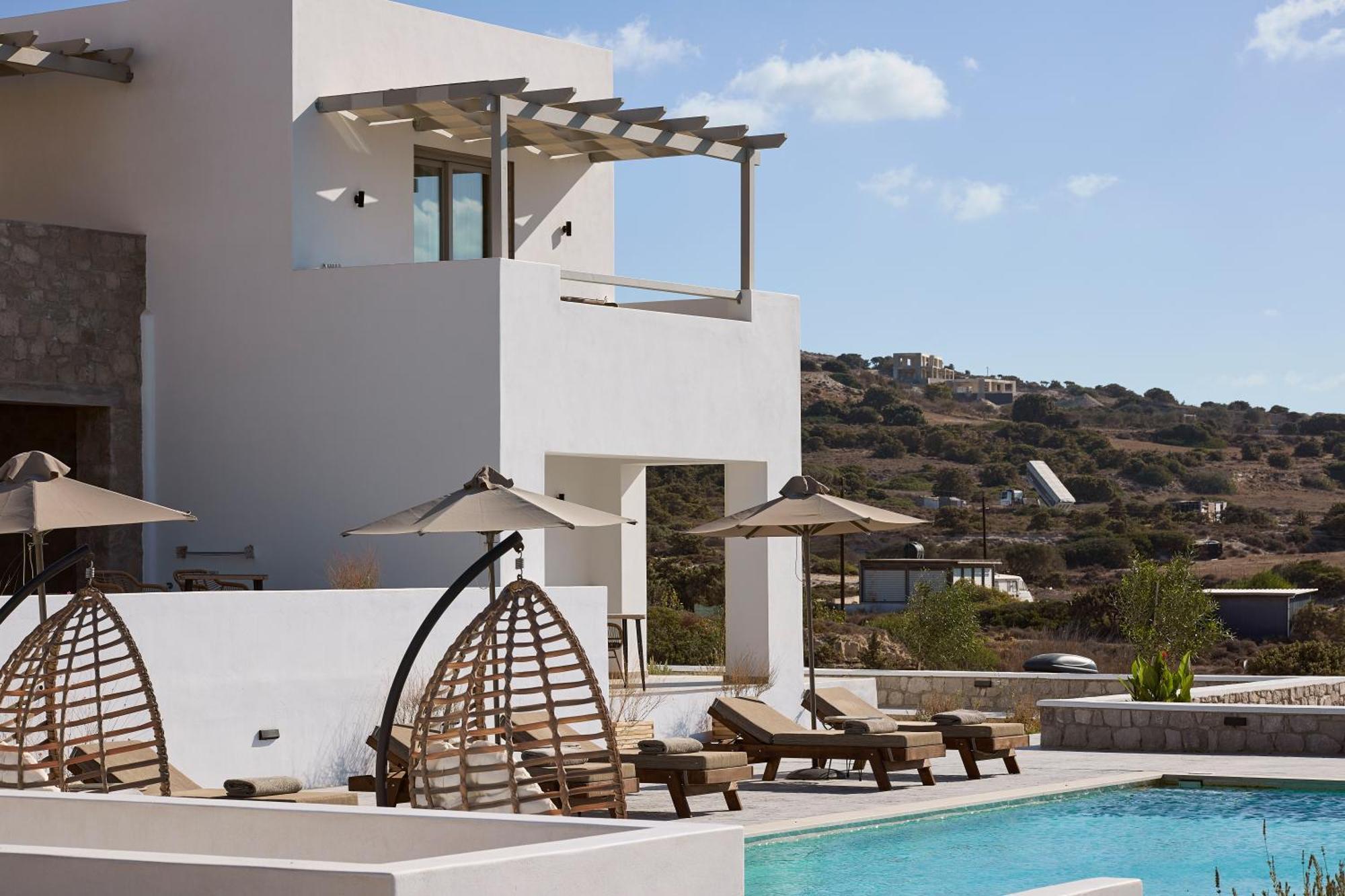 Kedros Milos Suites Adamantas  Bagian luar foto