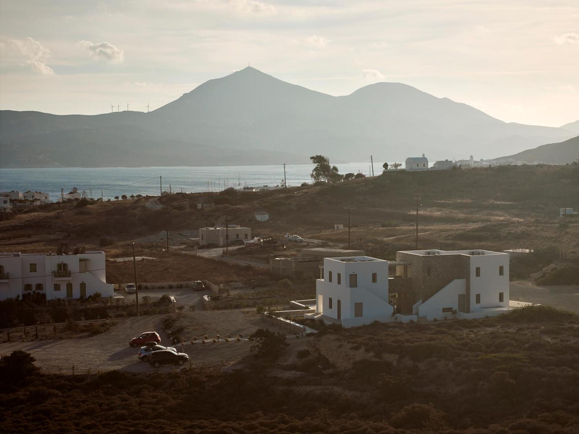 Kedros Milos Suites Adamantas  Bagian luar foto