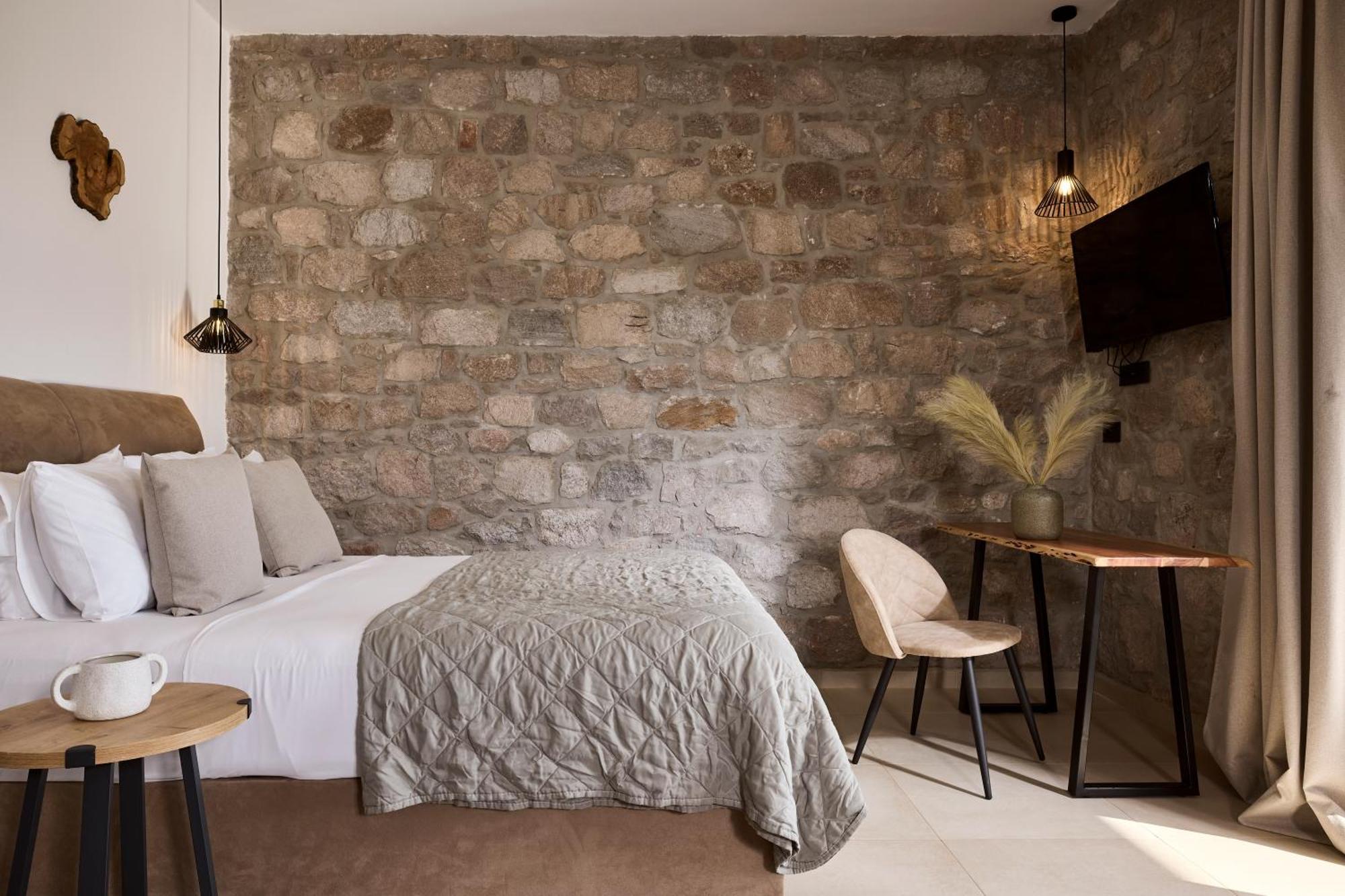 Kedros Milos Suites Adamantas  Bagian luar foto