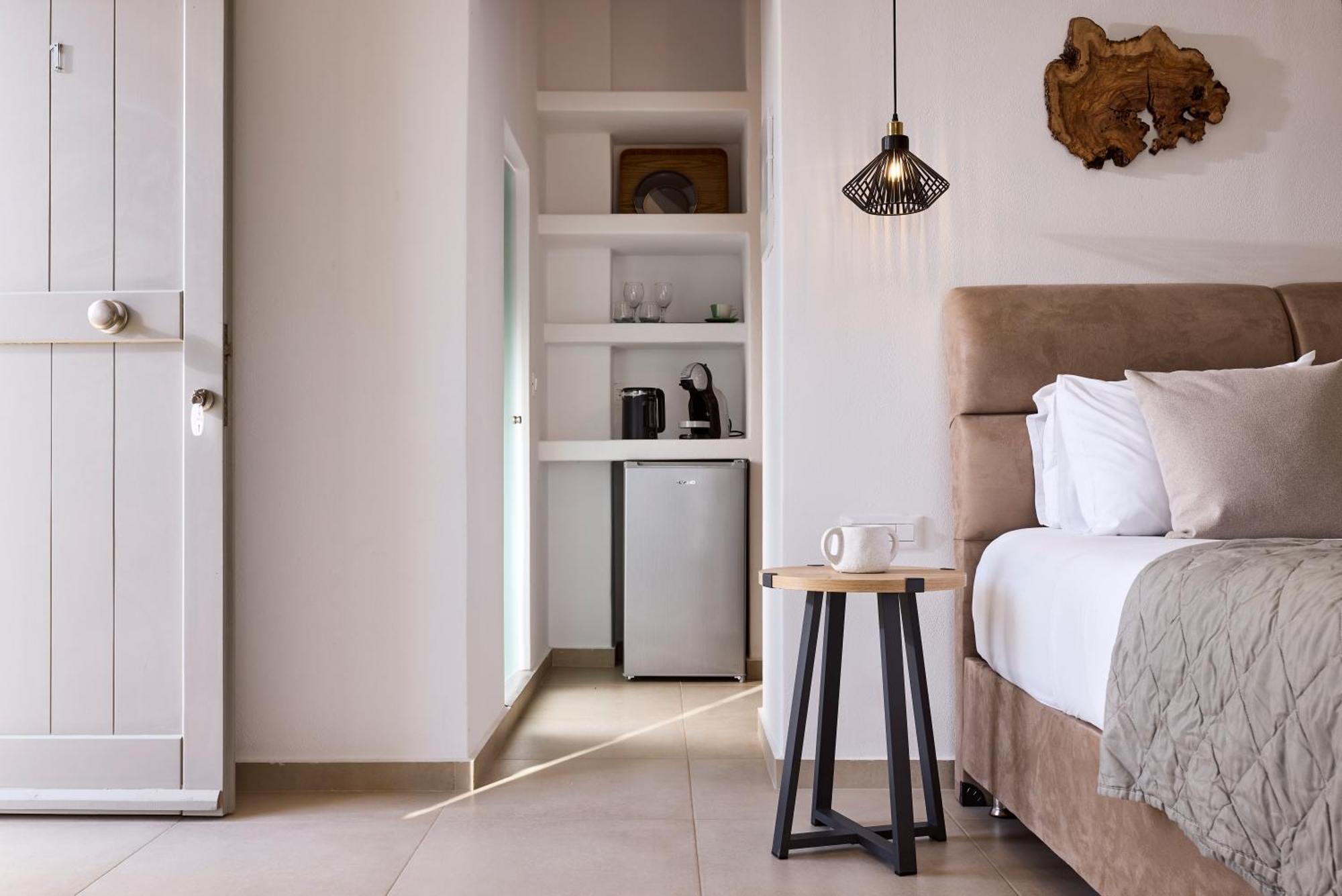 Kedros Milos Suites Adamantas  Bagian luar foto