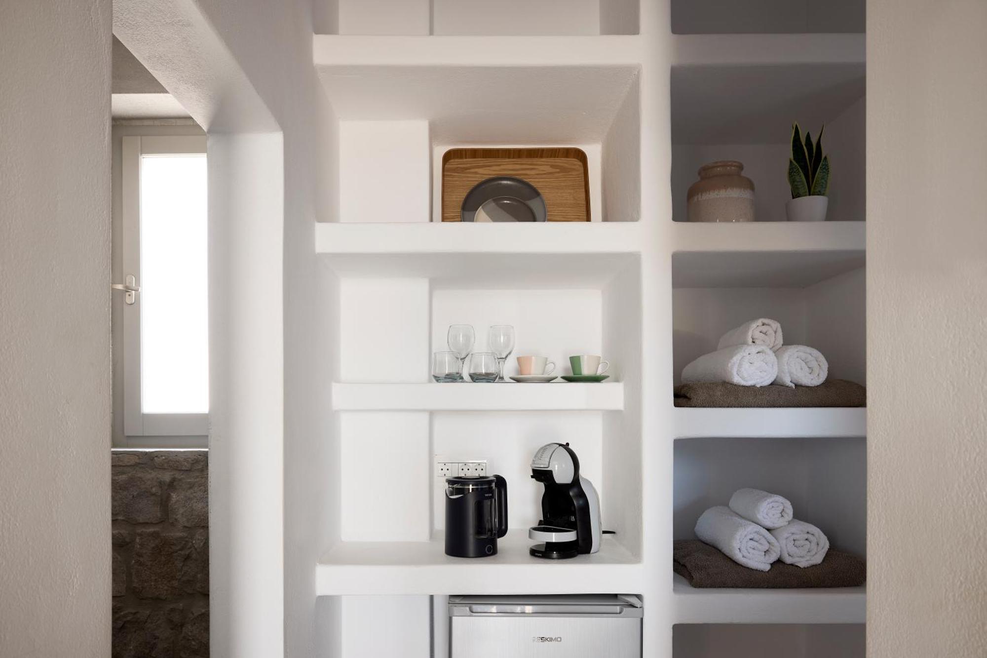 Kedros Milos Suites Adamantas  Bagian luar foto