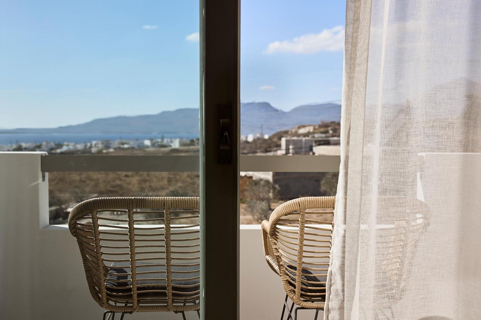 Kedros Milos Suites Adamantas  Bagian luar foto