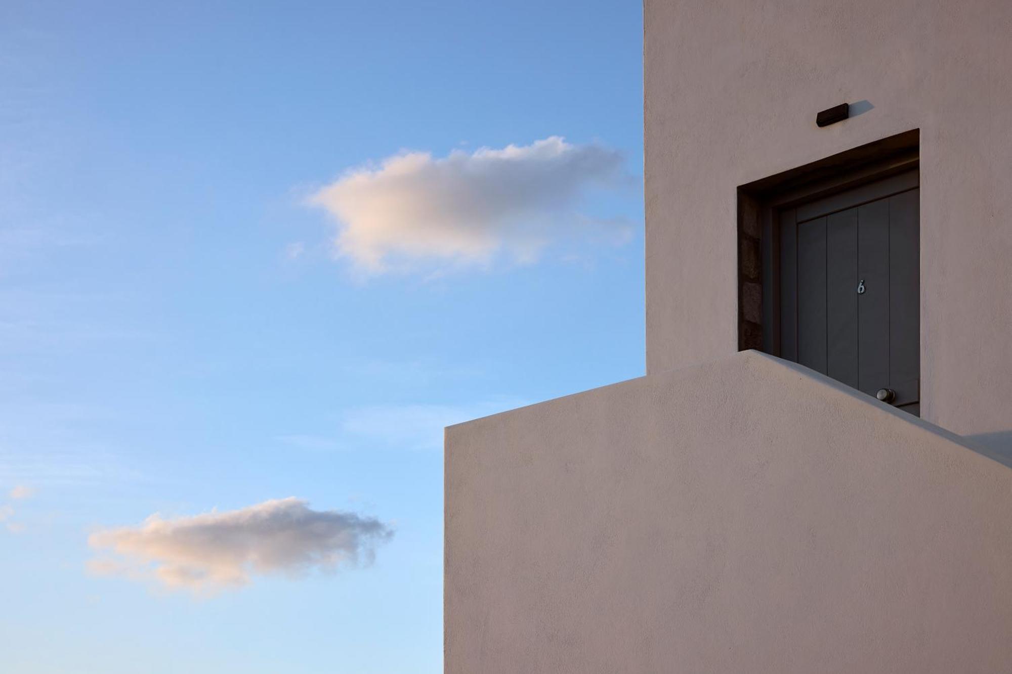 Kedros Milos Suites Adamantas  Bagian luar foto