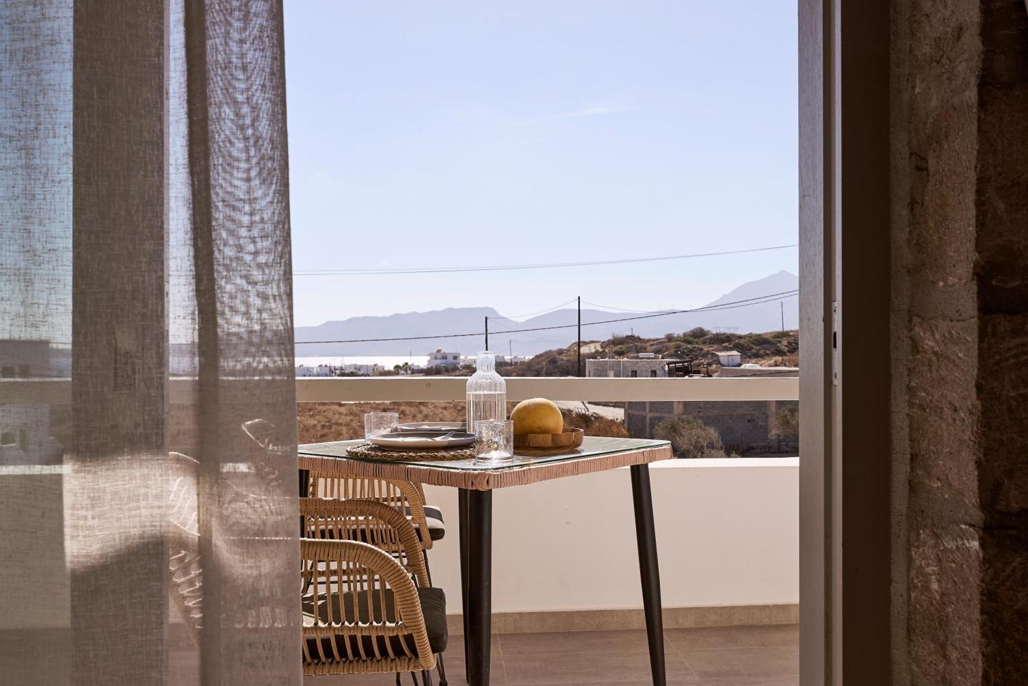 Kedros Milos Suites Adamantas  Bagian luar foto